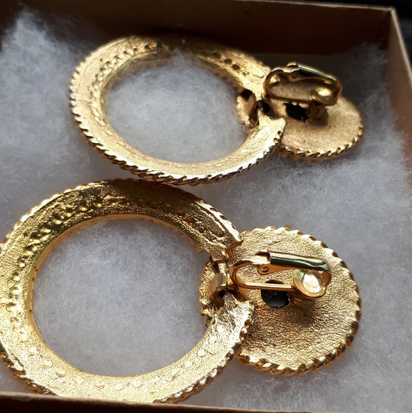 Vintage clip on earrings Gold and Black - Picture 9 of 9